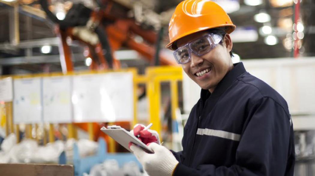 Man in hardhat with clipboard